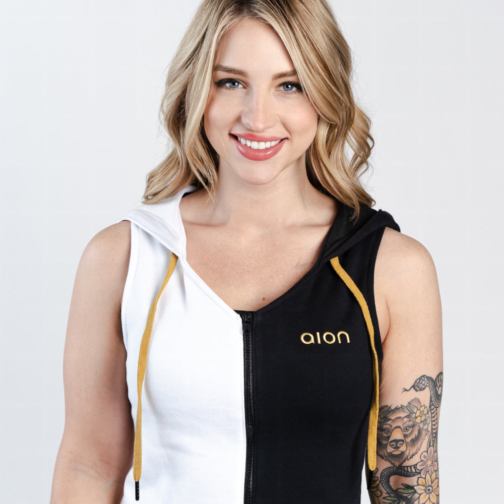 Smiling woman wearing Aion women’s split black and white underhoodie